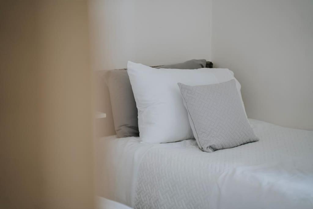 Linen Cottage- Parking, Leds, 4K Tvs, 5G Wifi And More! Bath Exterior foto
